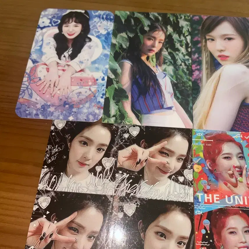 [BUNJANG] Red Velvet Photocard &amp; Sticker Set / 레드벨벳 포토카드 세트. 위- 포토카드, 아래- 스티커.