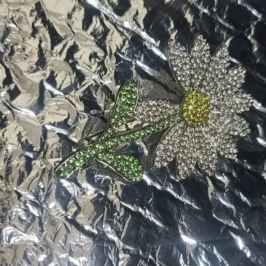 [BUNJANG] GD Daisy Brooch / 지디 데이지 브로치 최저가 팝니다!