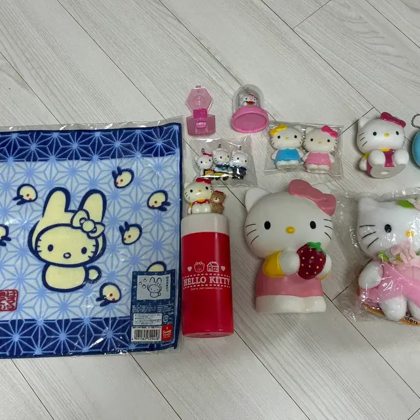 [BUNJANG] Vintage Hello Kitty Set / 고전 키티 세트