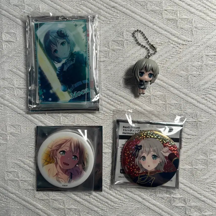 [BUNJANG] Bang Dream! Mocha Acrylic Keyring &amp; Can Badge Bundle Set / [일괄] 뱅드림 모카 아크릴 키링 캔뱃지 양도