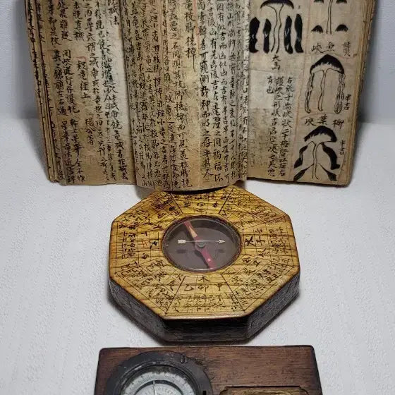 [BUNJANG] Antique Korean Geomancy Manuscript, Compass, and Palgack Pyeolcheon Set / 풍수지리(명당?)필사본.옛날나침반.패철(윤도)3점구성