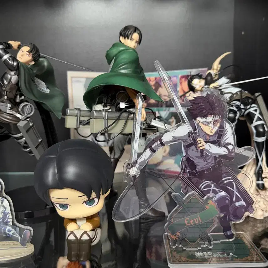[BUNJANG] Attack on Titan Levi Bundle Set / 진격의 거인 제일복권 리바이 일괄 47 판매합니다