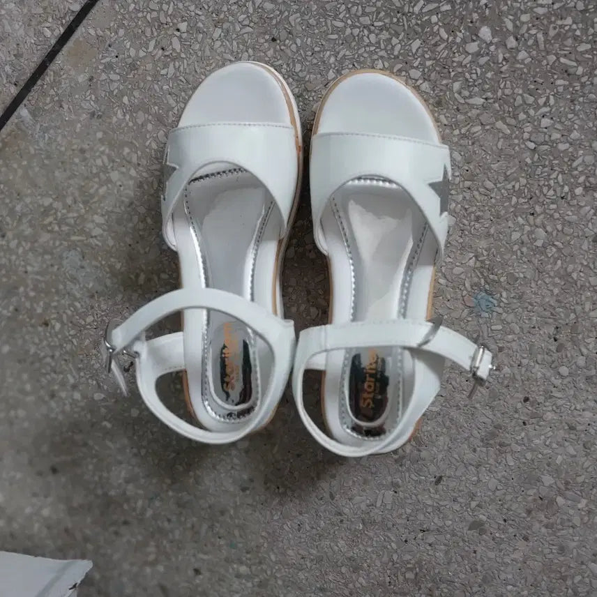 [BUNJANG] Stitten Sandals White / 스타이텐 샌들 화이트