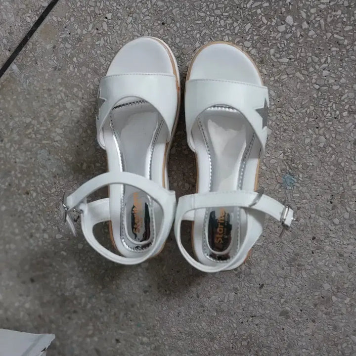 [BUNJANG] Stitten Sandals White / 스타이텐 샌들 화이트