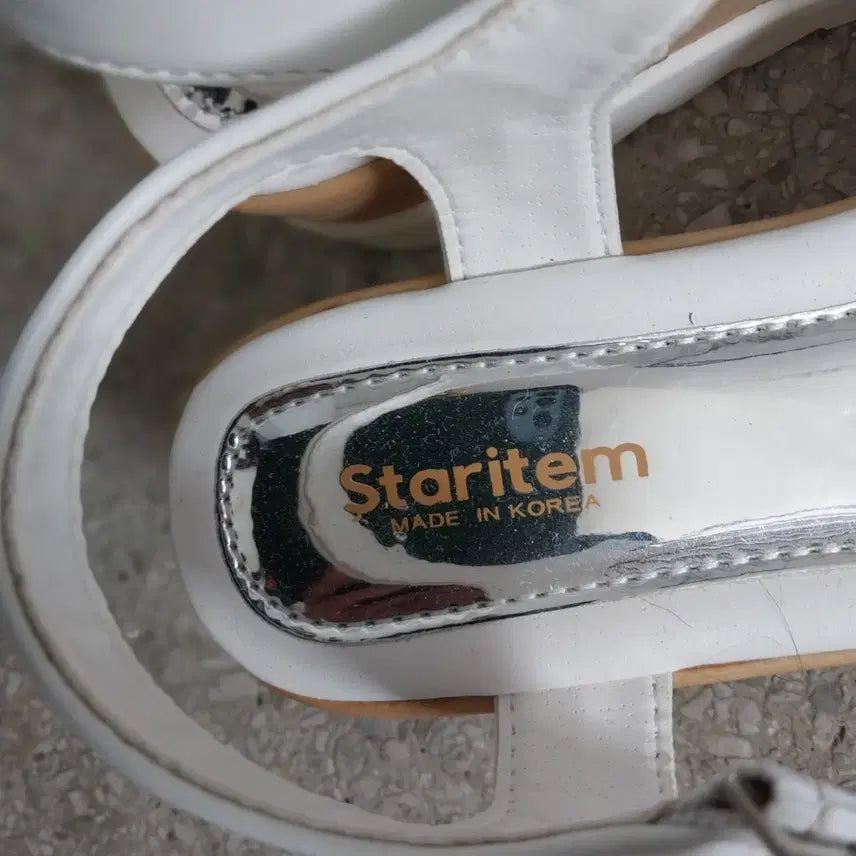 [BUNJANG] Stitten Sandals White / 스타이텐 샌들 화이트