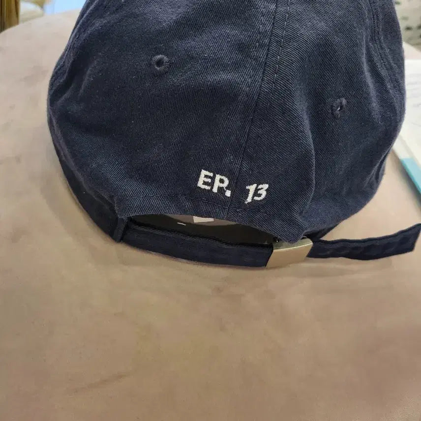 [BUNJANG] Emis Navy Logo Embroidered Ball Cap / 이미스캡모자
