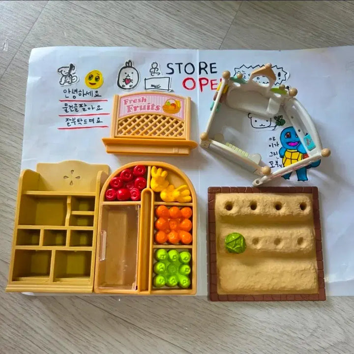 [BUNJANG] Sylvanian Families Play Pen Set with Bookshelf, Garden, and Supermarket (Used) / 실바니안 정리합니다아