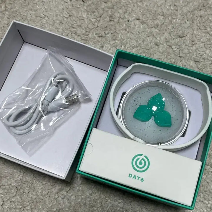 [BUNJANG] Day6 Made Watch Lightstick / (미사용) 데이식스 응원봉 마데워치 양도