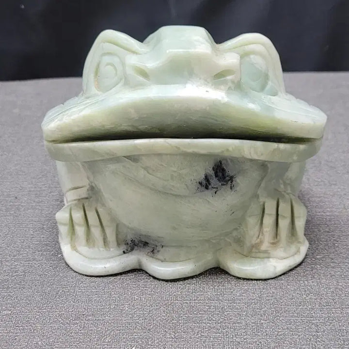 [BUNJANG] Celadon Jade Three-Legged Toad Figurine / 청옥 삼족 두꺼비