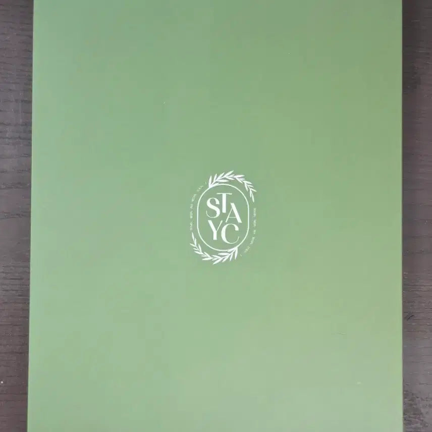 [BUNJANG] STAYC London Stay Photobook / 스테이씨 런던스테이 포토북 판매해요! 수민시은아이사 세은윤재이