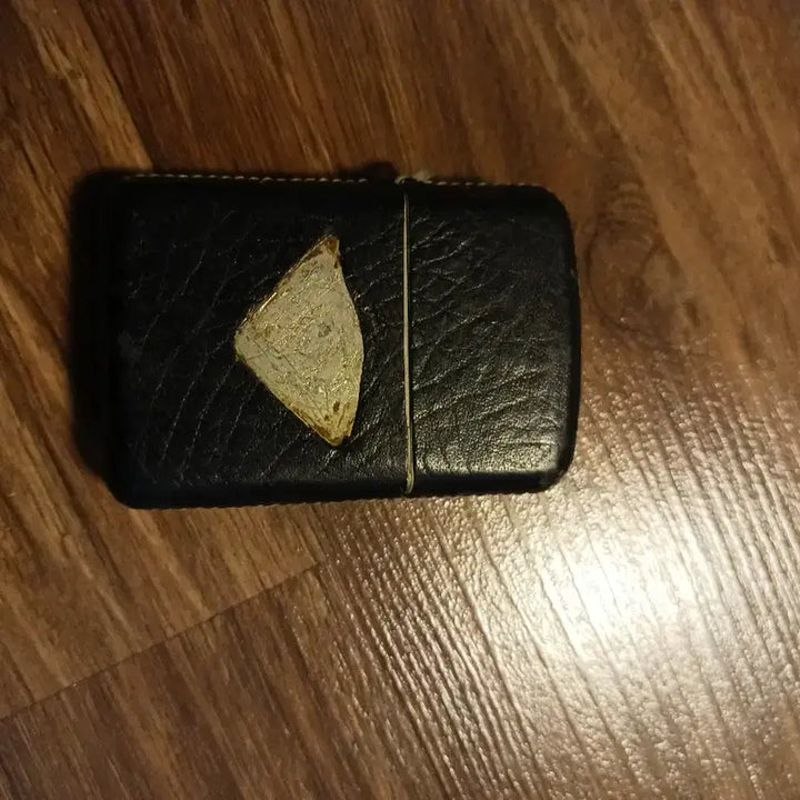 [BUNJANG] Gold Lighter with Black Leather Cover / 골드 라이터 블랙 가죽 커버