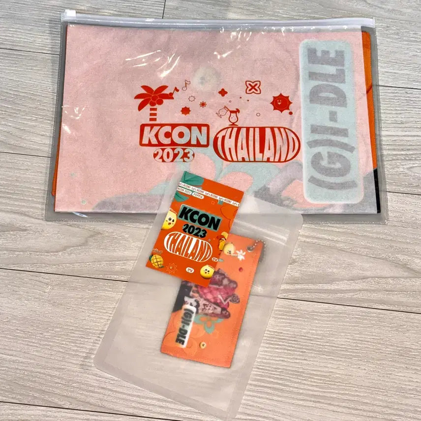 [BUNJANG] (G)I-DLE KCON 2023 Slogan + Keyring Set / 아이들 KCON 2023 슬로건 + 키링 세트