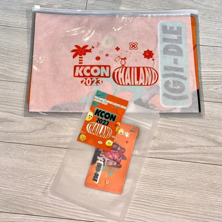 [BUNJANG] (G)I-DLE KCON 2023 Slogan &amp; Keyring Set / 아이들 KCON 2023 슬로건 + 키링 세트