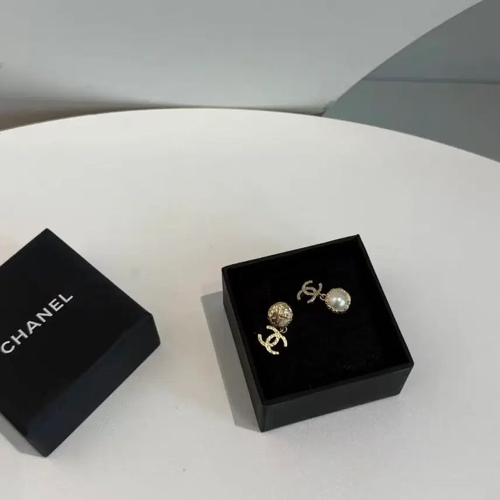 [BUNJANG] Chanel Pearl CC Logo Earrings / 샤넬 귀걸이 펄 CC 로고