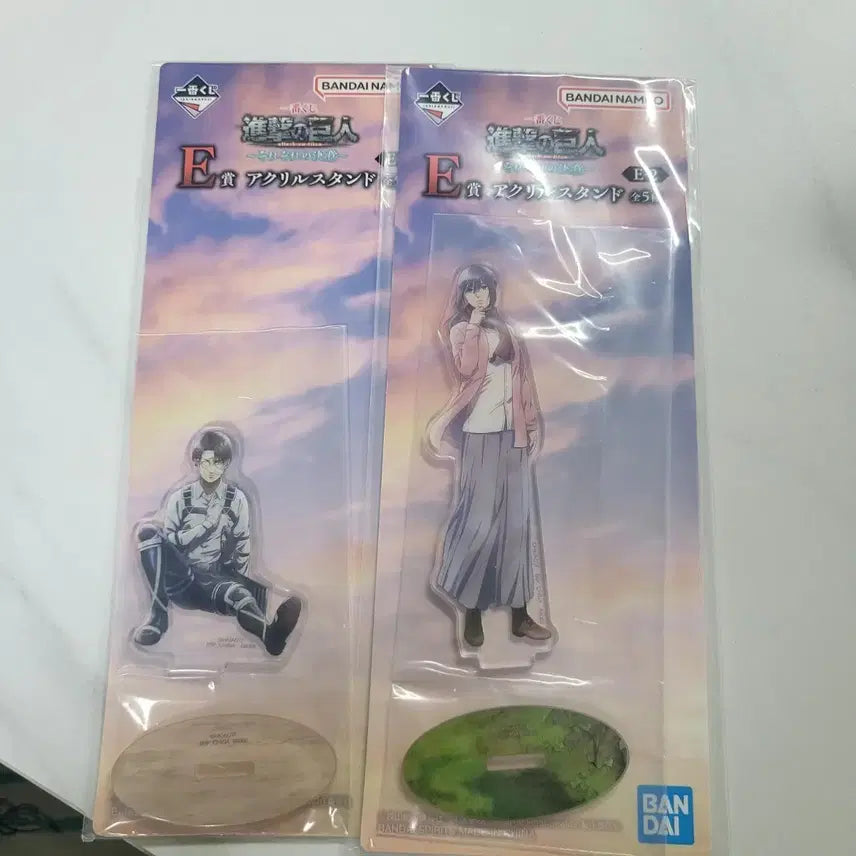 [BUNJANG] Attack on Titan Acryl Stand E Prize - 2 Types (Levi, Mikasa) / 진격의 거인 걱자의결의  아크릴 스탠드 E상 2종가격