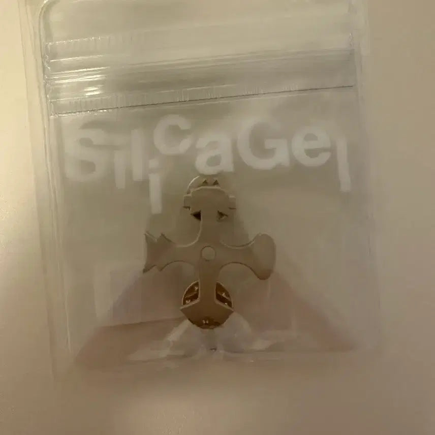 [BUNJANG] Silica Gel Badge / 실리카겔 뱃지 미개봉