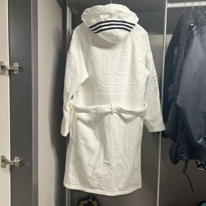 [BUNJANG] Palace Adidas Towel Robe / 팔라스 아디다스 타월 로브