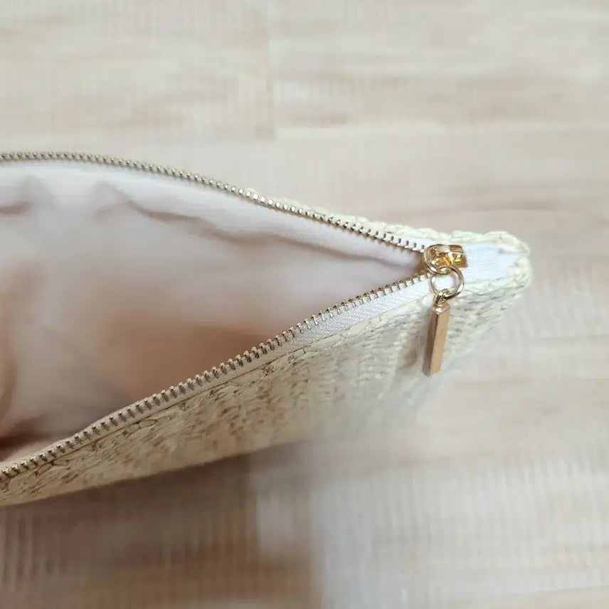 [BUNJANG] Givenchy Beauty Raffia Pouch / 지방시 뷰티 라피아 파우치 팝니다