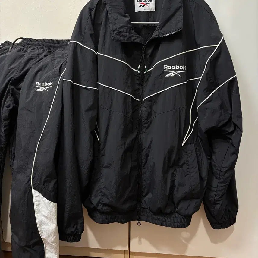 [BUNJANG] Reebok Heritage Windbreaker Training Set-up / 리복 헤리티지 윈드 브레이커 바람막이 트레이닝 셋업 95 100 105