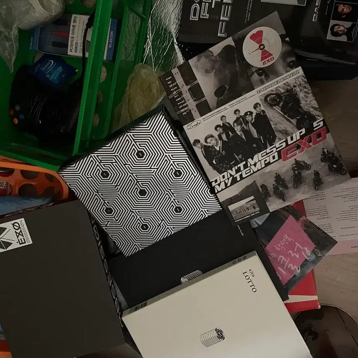 [BUNJANG] EXO "Addiction" Album Bundle Set - Includes Official Lightstick / 엑소 굿즈 처분 중독 앨범 에리디봉