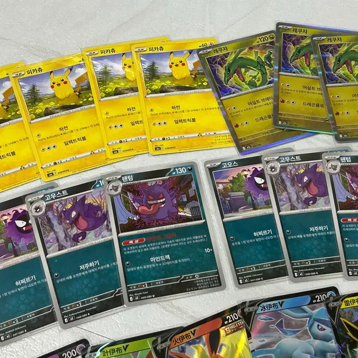 [BUNJANG] Pokemon Cards Pikachu, Eeveelutions, and Assorted International Cards Bundle / 포켓몬카드 피카츄, 중판 이브이즈외 여러 나라 카드 일괄