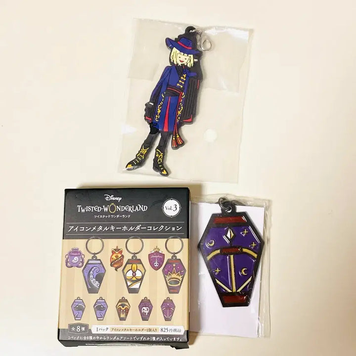 [BUNJANG] Twisted Wonderland Luke Rubber Clip, Can Badge, Metal Card Bundle / 디즈니 트위스테 루크 아크릴키링 놋카리러버클립 캔뱃지 메탈카드 이치방쿠지