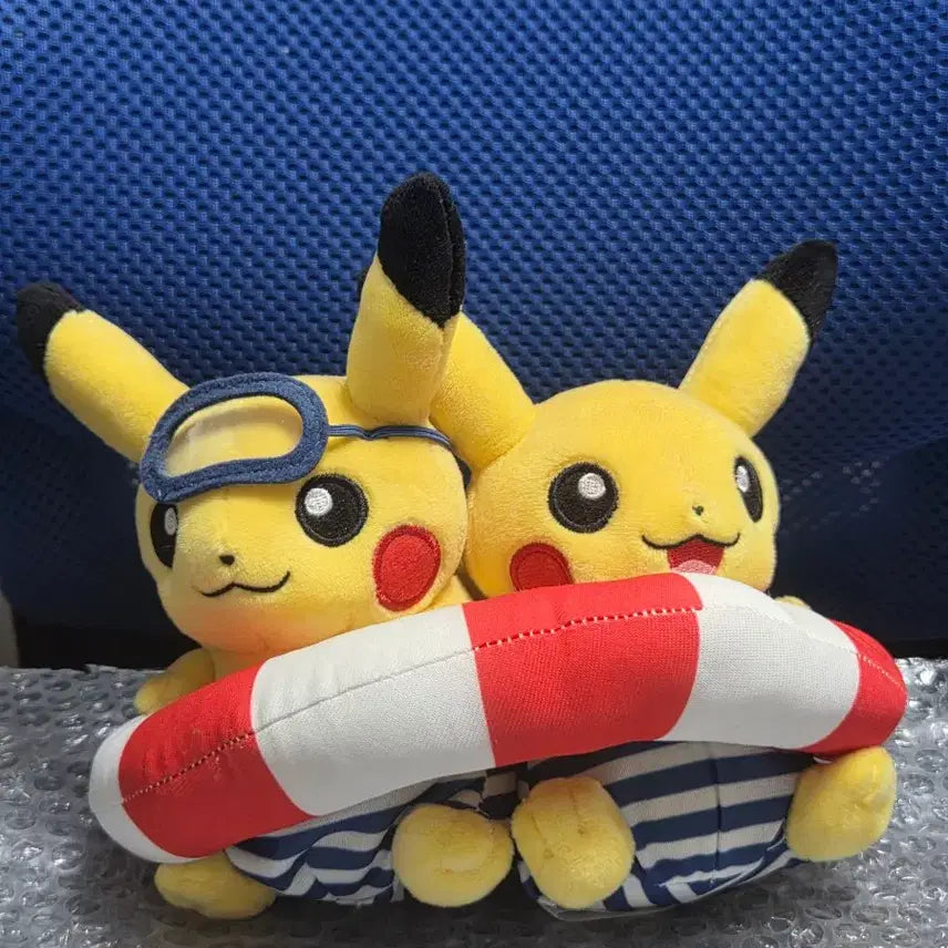 [BUNJANG] Pokemon Center Monthly Fair Pikachu Plush 2016 July Limited Edition / 택포 8) 포켓몬센터 먼슬리 페어 피카츄 인형 2016.07 한정판