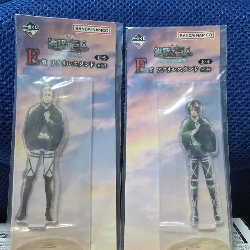 [BUNJANG] Attack on Titan Acrylic Stand E ver. Hanji, Erwin (Sealed) / 진격의 거인 아크릴 스탠드 E상 아크릴스탠드 한지,엘빈 미개봉