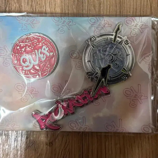 [BUNJANG] QWER Homecoming Concert Metal Badge (Sealed) / 미개봉)QWER 홈커밍 콘서트 메탈뱃지 싸게 팝니다