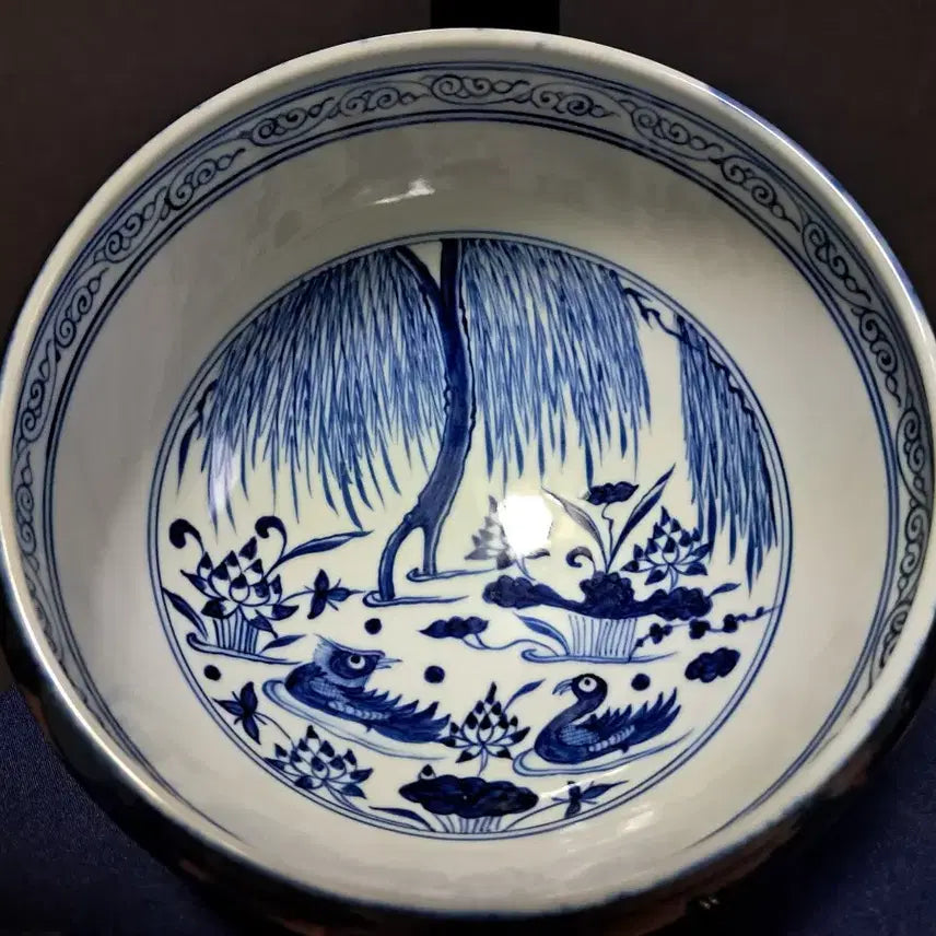 [BUNJANG] Celadon Porcelain Bowl with Twin Mandarin Ducks and Willow Flowers / 나유쌍원앙 청화백자 대접(높이넓이약 11/18.5cm)