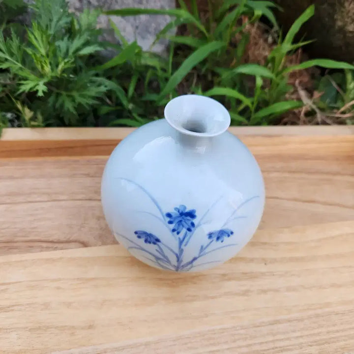 [BUNJANG] Joseon Dynasty Blue-and-White Porcelain Vase with Floral Motif / 청화백자 초화문 앵병