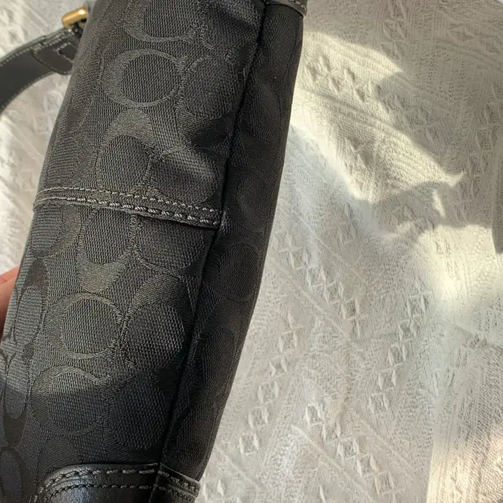 [BUNJANG] Coach All Black Fabric Shoulder Bag / SALE Coach 올블랙 패브릭 숄더백