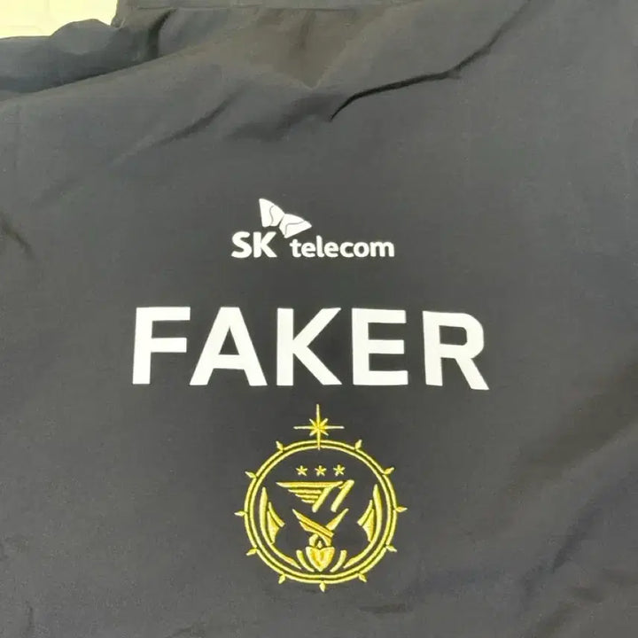 [BUNJANG] T1 Faker Marked 2023 Worlds Uniform Windbreaker - Size L / T1 티원 페이커 마킹 L 2023 월즈 유니폼 바람막이