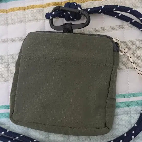 [BUNJANG] QWER 2nd Anniversary Popup Mini Pouch Bag / QWER 2주년 팝업 미니파우치백 판매해요! 쵸단마젠타히나시연