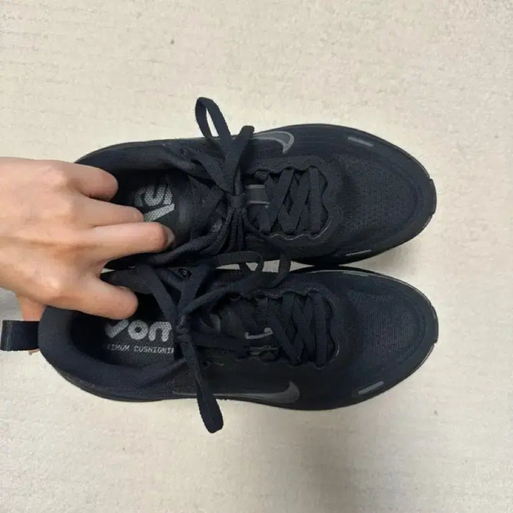 [BUNJANG] Nike Vomero Plus Black Metallic Dark Grey / (W) 나이키 보메로 플러스 블랙 메탈릭 다크 그레이 (230)