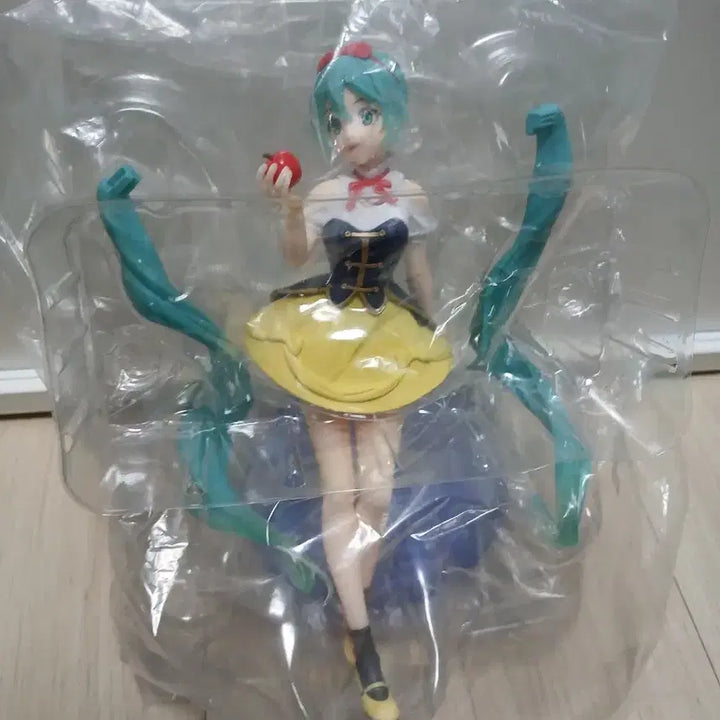 [BUNJANG] Hatsune Miku Wonderland Figure Bundle Set (2 Types) / 일괄 택포 3.9 장화신은고양이미쿠백설공주미쿠