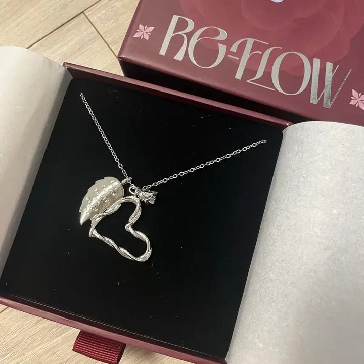 [BUNJANG] ZB1 Reflow Album Necklace Special Photocard / 제베원 리플로우 앨범 목걸이 스페셜 포카