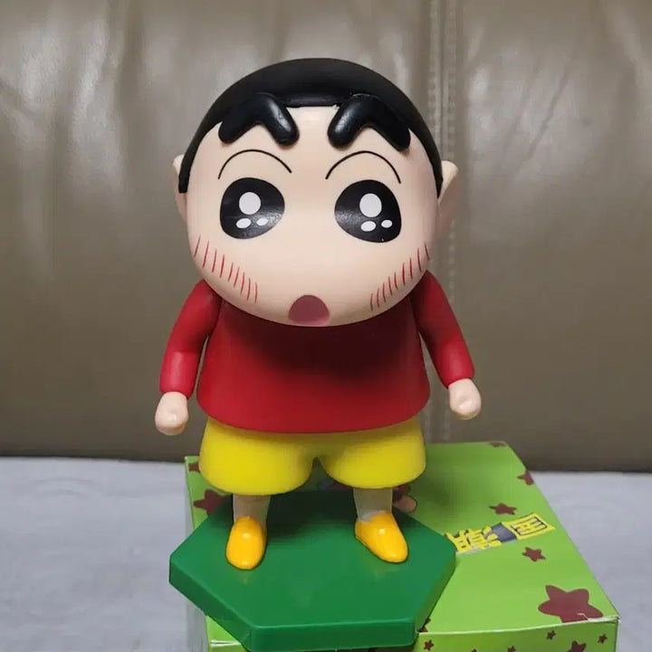 [BUNJANG] Crayon Shin-chan Bee Costume Medium Plush + Shin-chan Figure + Crayon Shin-chan Wind-up Figure Bundle Set (New) / 짱구 꿀벌 코스튬 중형인형+짱구 피규어+짱구 태엽피규어 일괄(새상품)