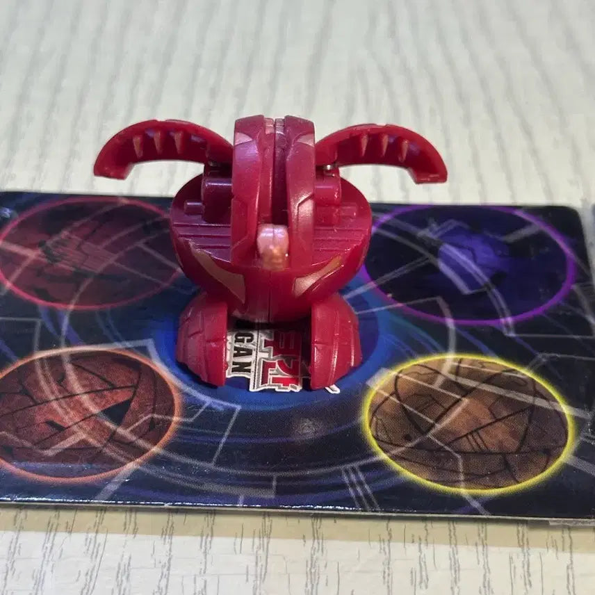 [BUNJANG] Bakugan Nova Meteor Dragonoid &amp; 1 Other Figure, 9 Cards / [고전 정품] 바쿠간 노바 메테오 드래고노이드 외 1종 및 카드 9종