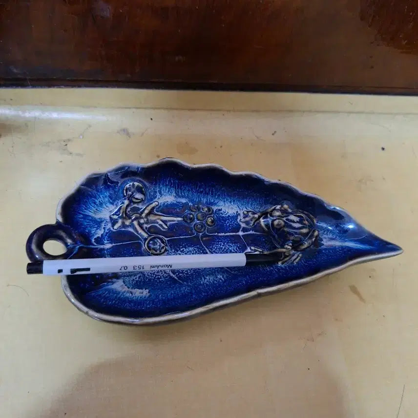[BUNJANG] Rare Blue Celadon Brush Washer with Frog Motif / 푸른 희귀 옛도자기