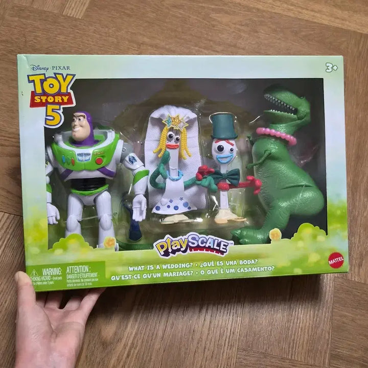 [BUNJANG] Disney Pixar Toy Story 5 Forky and Karen Wedding Figure Set (Includes Buzz, Rex) / 픽사 토이스토리5 포키, 카렌 웨딩 피규어 세트(버즈, 렉스 포함)
