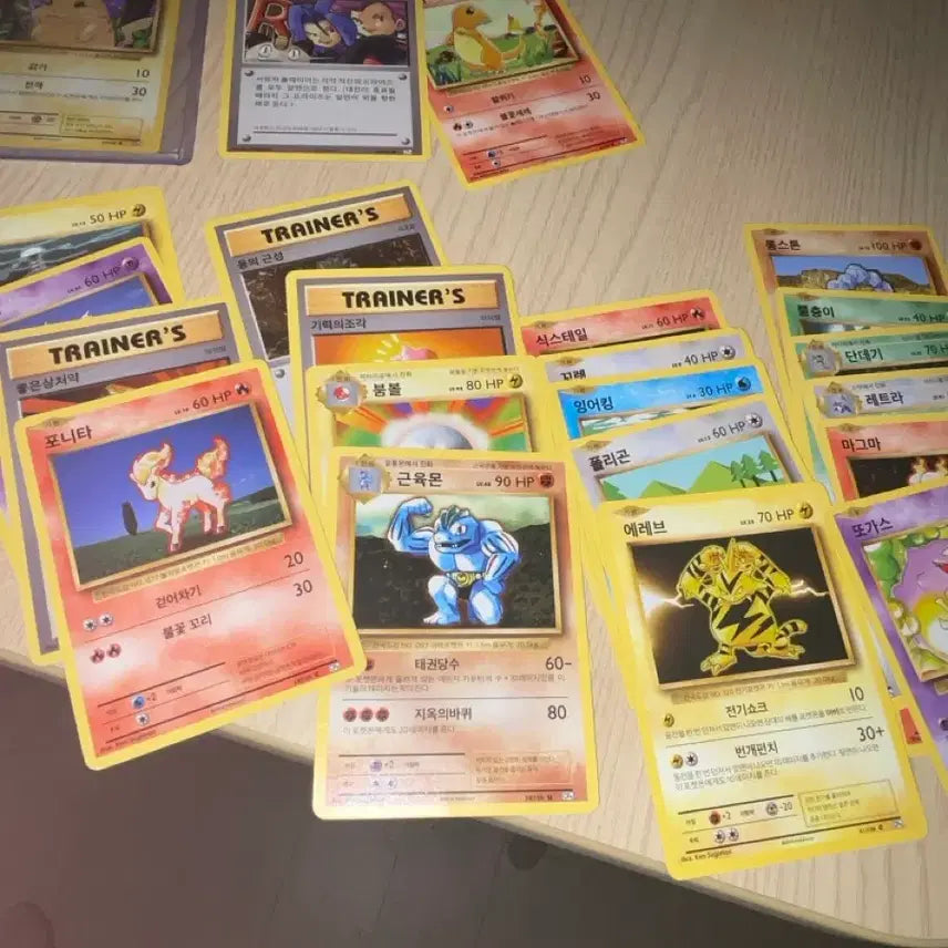 [BUNJANG] 1st Edition Pokémon Cards Gen 1 Rare Cards Set (Includes Pikachu) / 1세대 포켓몬 카드 초판 피카츄 포함 희귀 카드들