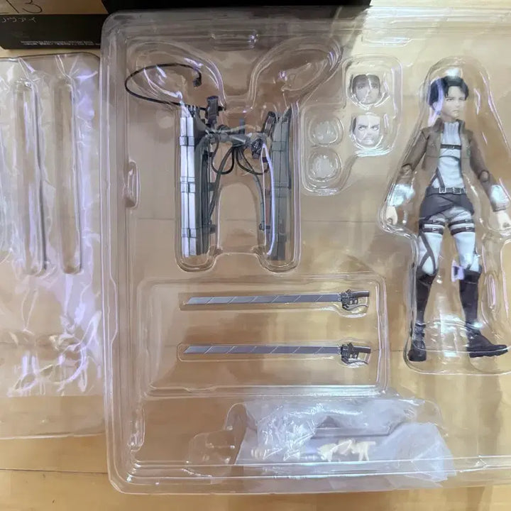 [BUNJANG] Attack on Titan Levi Figma Figure / 진격의거인 리바이 피그마 피규어