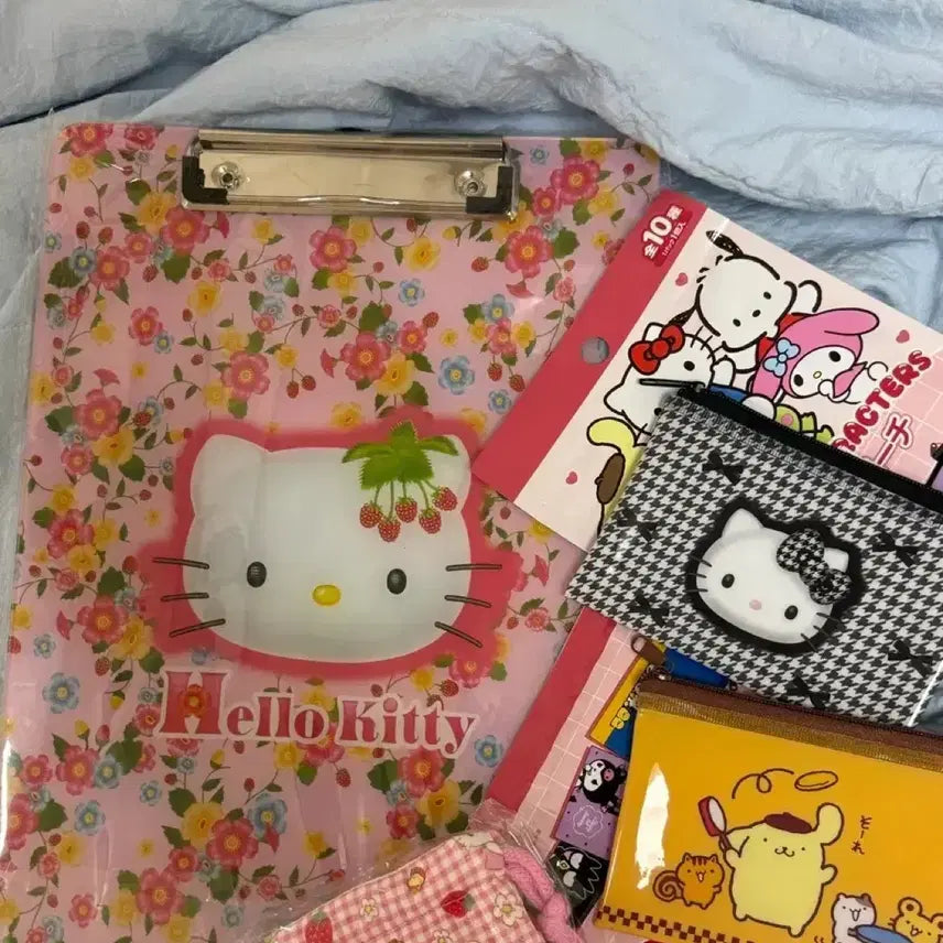 [BUNJANG] Sanrio Kitty Pompompurin Clip Board Pouch Bag Bundle Set / 새것 키티  클립보드 폼폼푸린 파우치 키티 가방 일괄