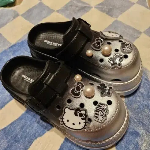 [BUNJANG] Hello Kitty Crocs Sandals / 헬로키티 크록스 샌들 새거230ㅡ250 여러개