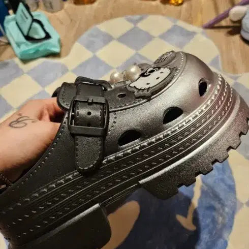 [BUNJANG] Hello Kitty Crocs Sandals / 헬로키티 크록스 샌들 새거230ㅡ250 여러개