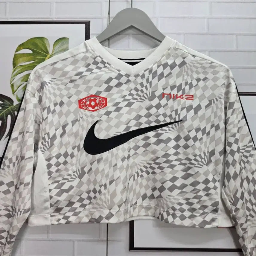 [BUNJANG] Nike Big Swoosh Logo Cropped Long Sleeve T-Shirt Size S / 나이키 빅로고 스우시 크롭 긴팔 티셔츠 S사이즈