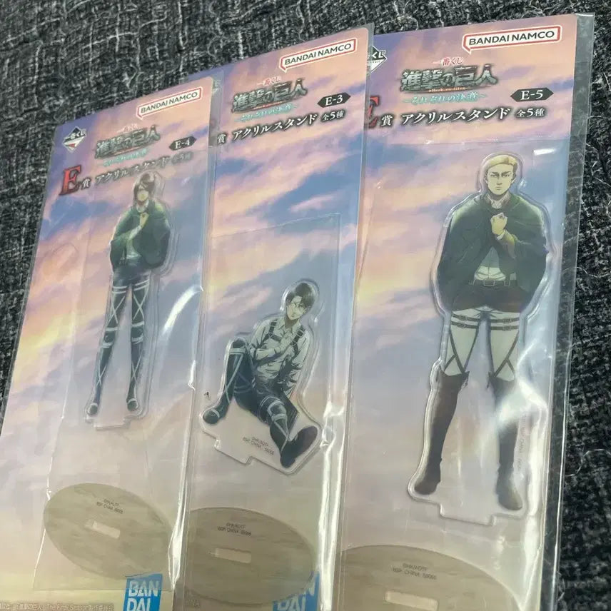 [BUNJANG] Attack on Titan Acrylic Stand Set of 3 / 진격의 거인 아크릴 스탠드 3개 세트