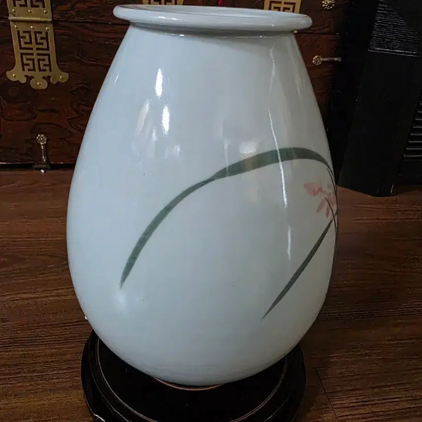 [BUNJANG] Joseon Dynasty Celadon Porcelain Vase with Orchid and Auspicious Inscriptions / [집안에 복을 부르는 명문] 백자 청화진사철화 난초문 (도자기 화병)