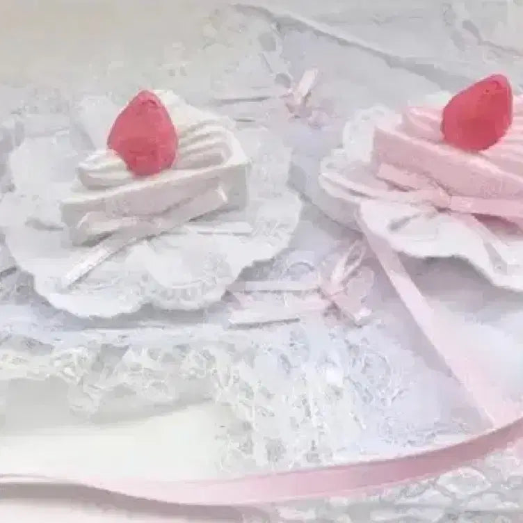 [BUNJANG] Heartmade Nuistrawberrycake Hat Doll Clothes Accessories / 하트메이드 누이딸기케이크모자 인형솜옷장로제트탑꾸악세서리잡화